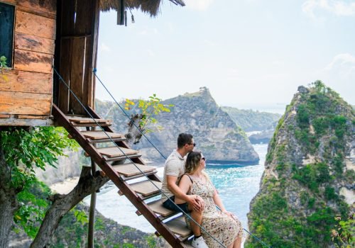 Fall in love… with each other and with Nusa Penida.From heart-racing hikes to Peguyangan Waterfa